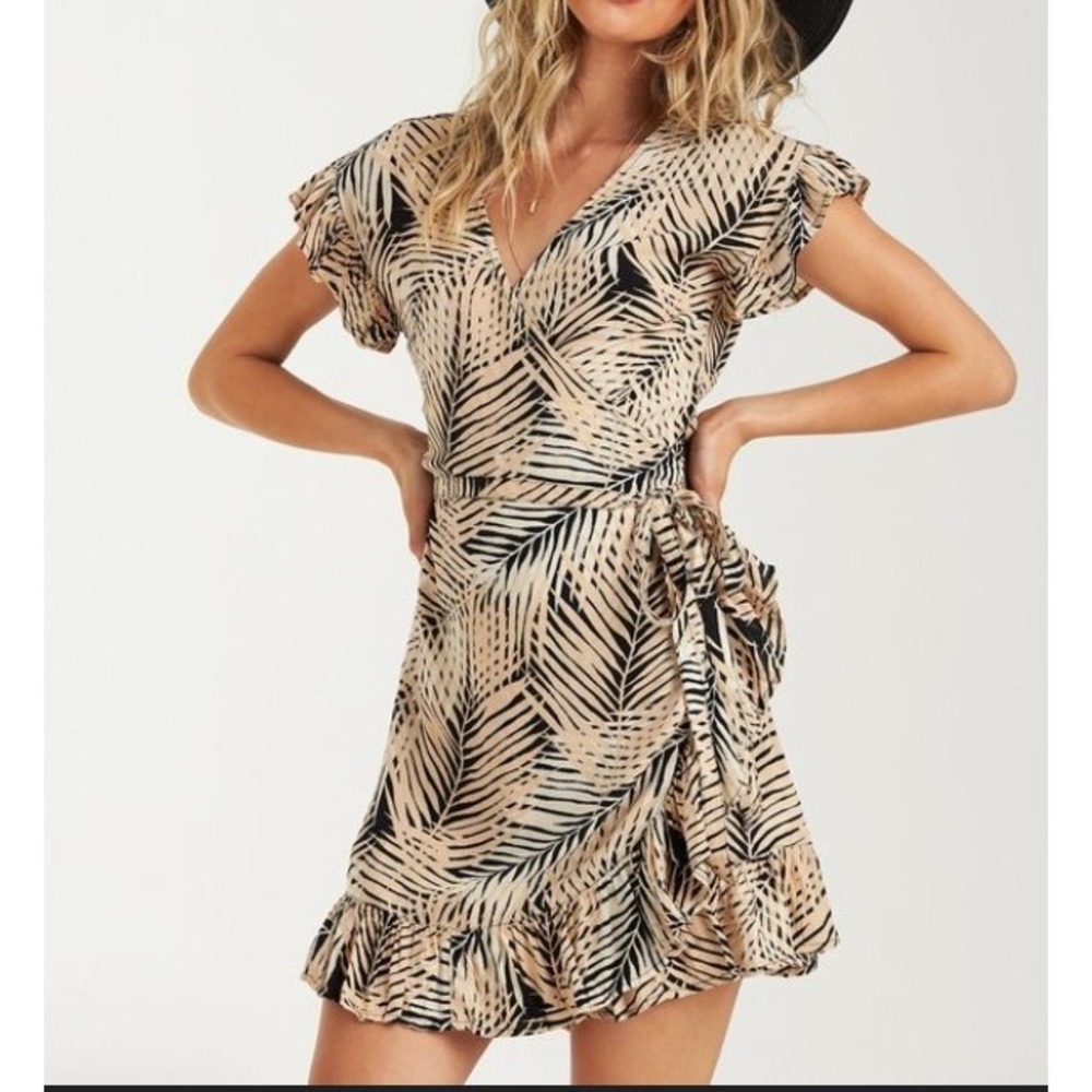Billabong Short Sleeve Wrap‎ and Roll Palm Print Rayon Mini Dress Tan Black - S
